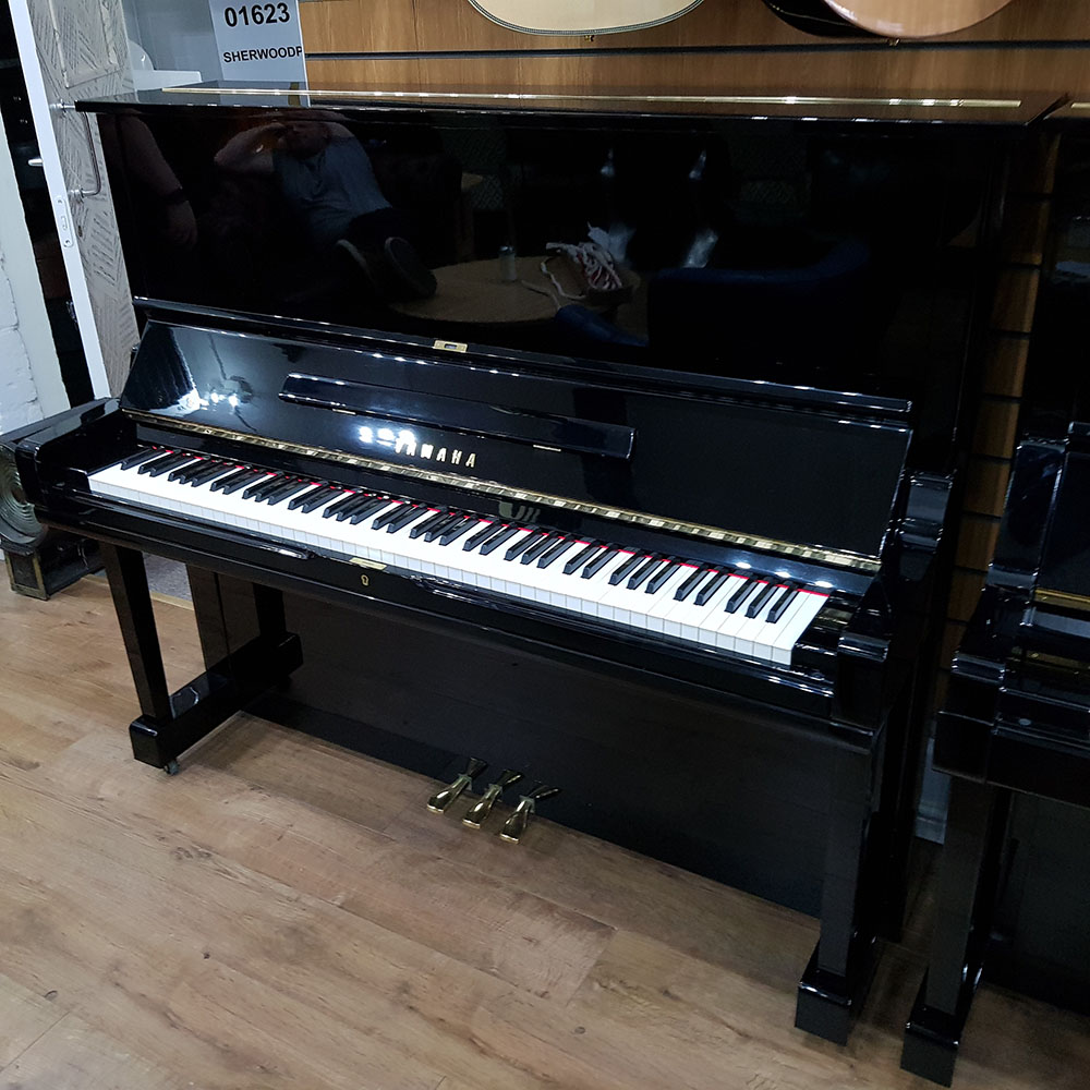 Used Yamaha U3 for sale, in a black polyester case.