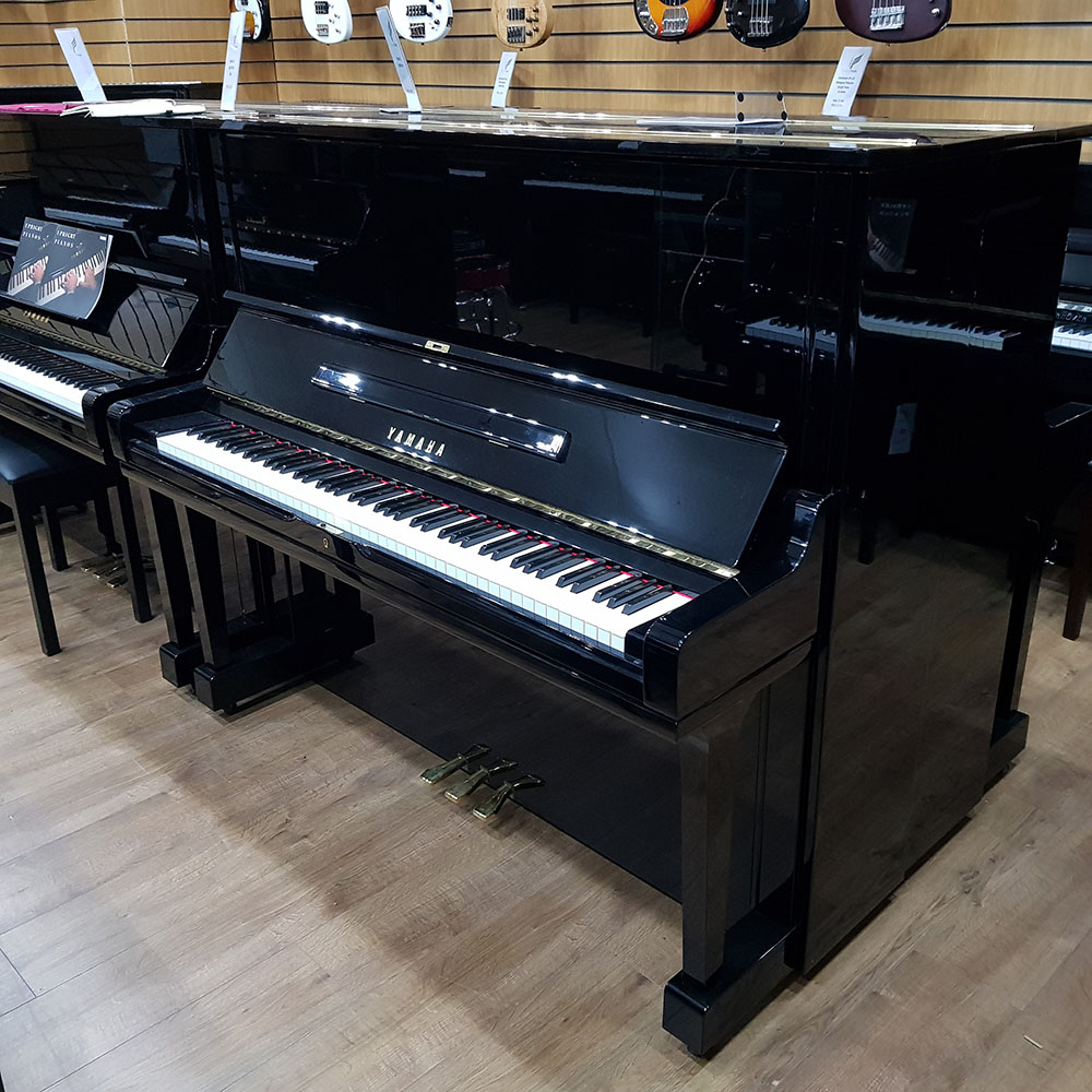 Used Yamaha U3 for sale, in a black polyester case.